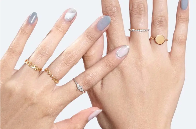 Tips Memilih Hadiah Perhiasan Mewah yang Sesuai dengan Harga Emas 18 Karat Hari Ini